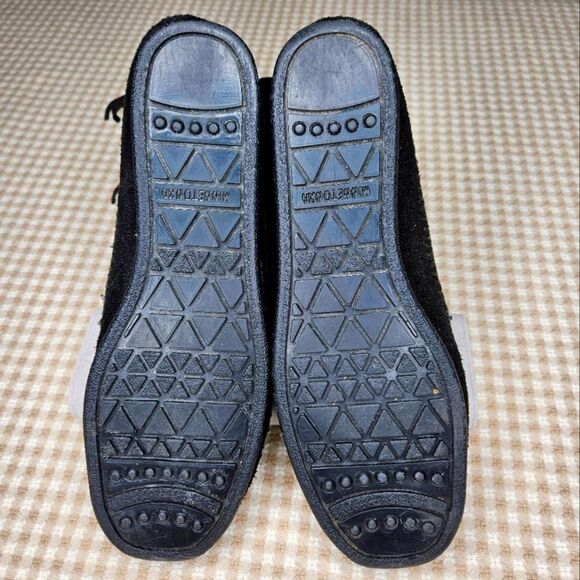 Minnetonka Black Fringed Suede Back Zip Metal Conchos Anywhere Ankle Boots - Picture 9 of 9